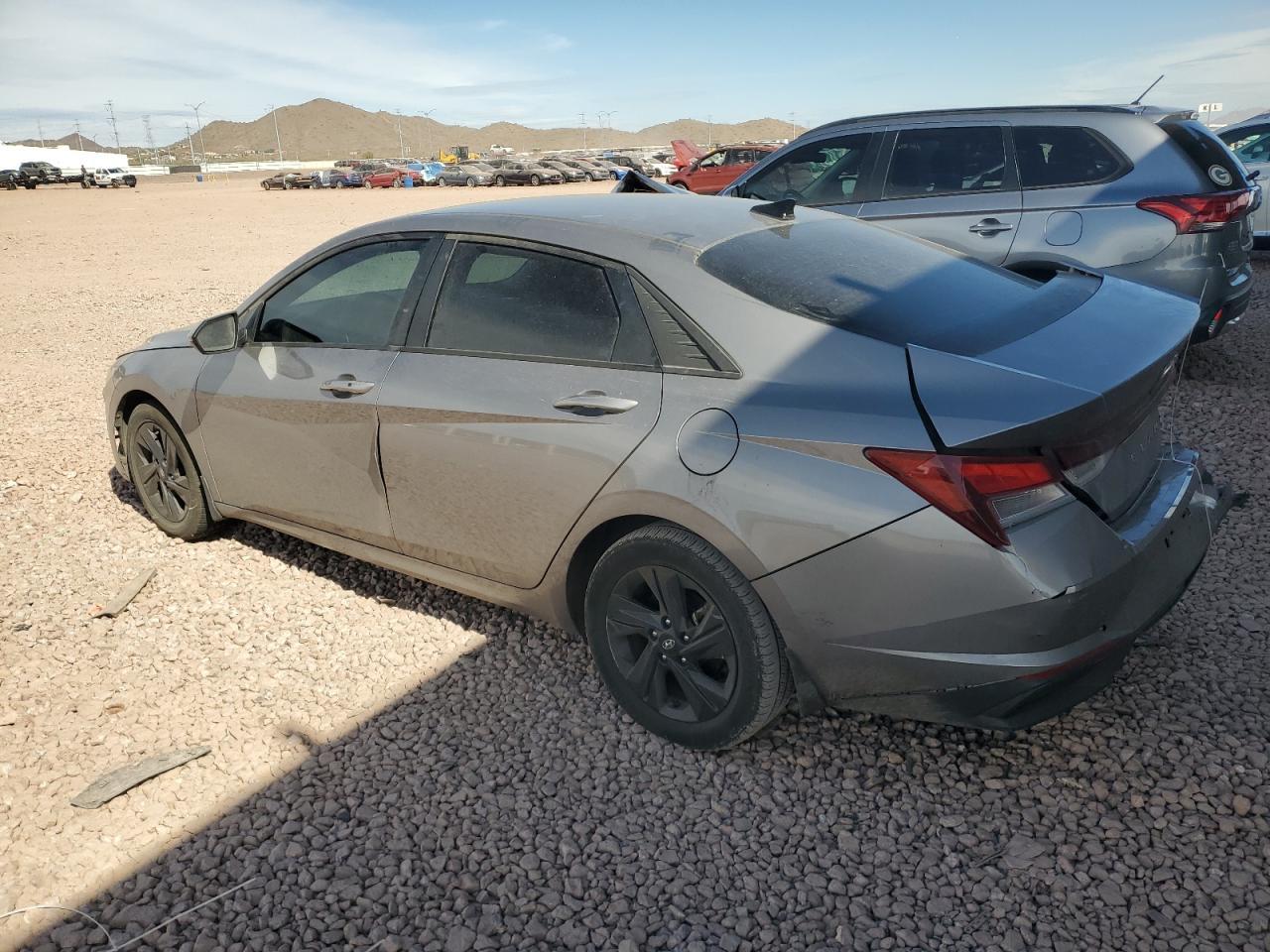 2022 HYUNDAI ELANTRA SE - Фото 2