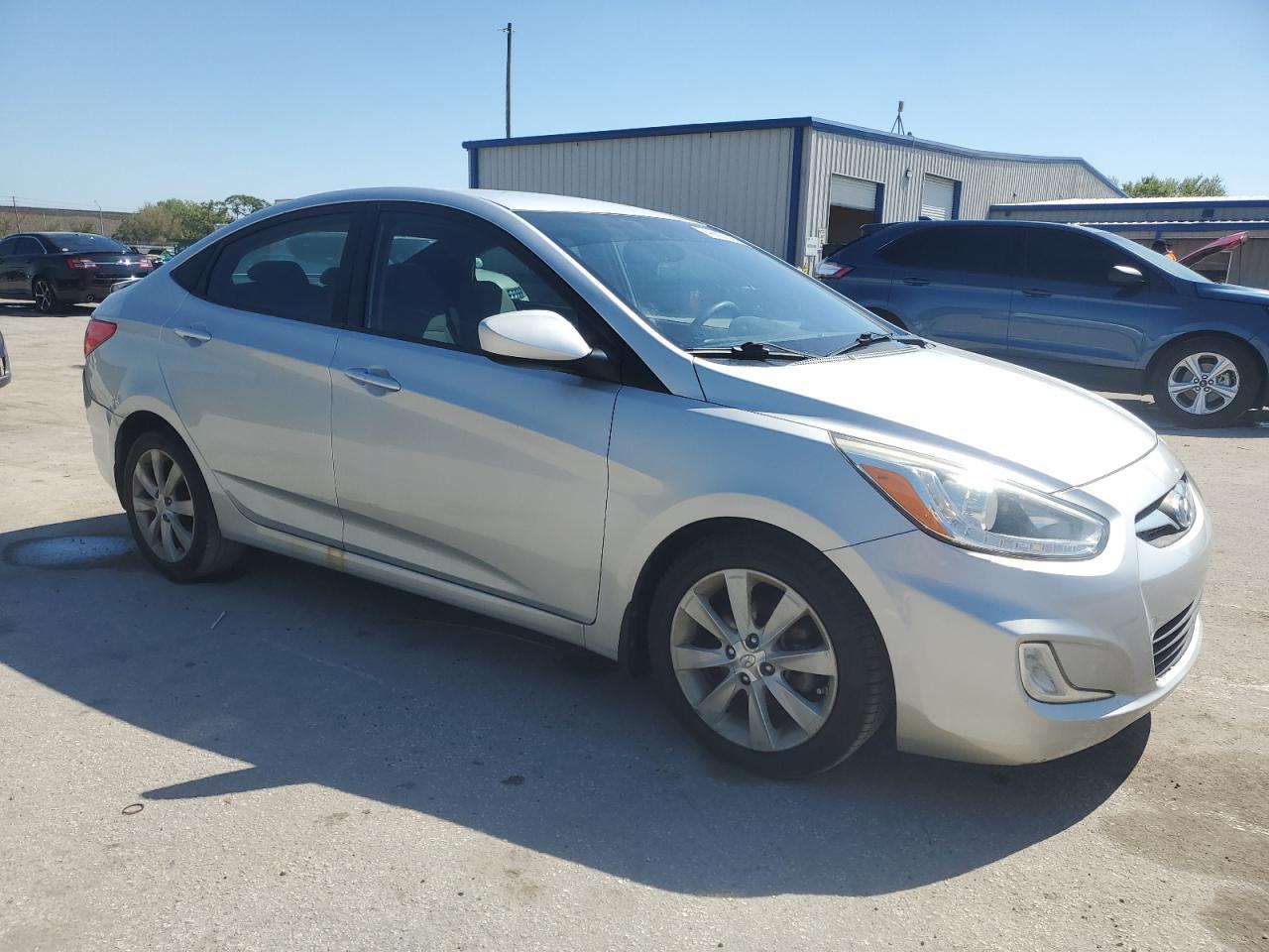 2014 HYUNDAI ACCENT GLS - Image 4