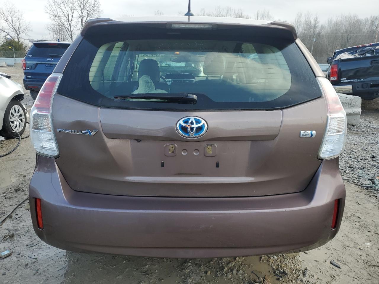 2015 TOYOTA PRIUS V - Image 6