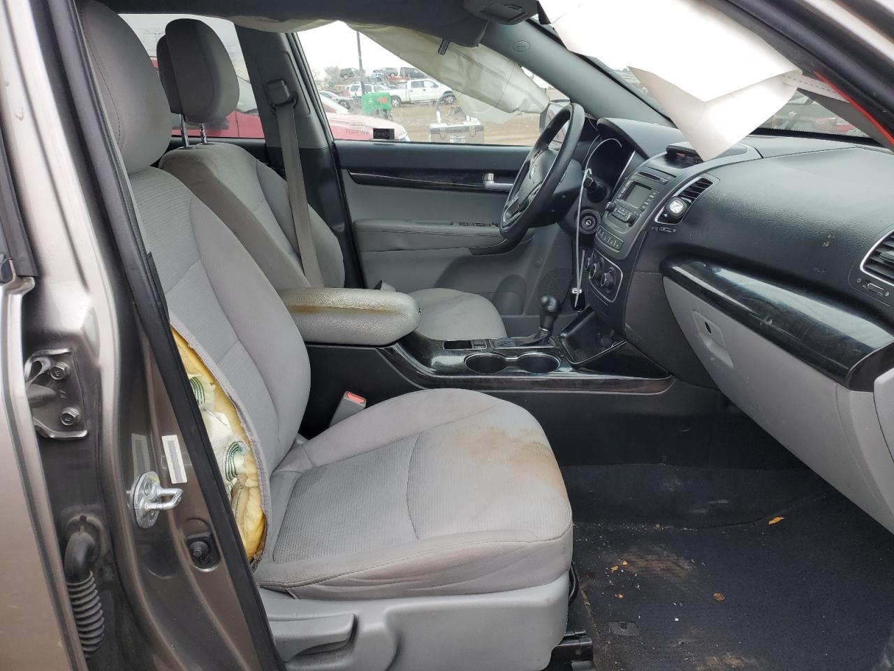 2015 KIA SORENTO LX - Image 7