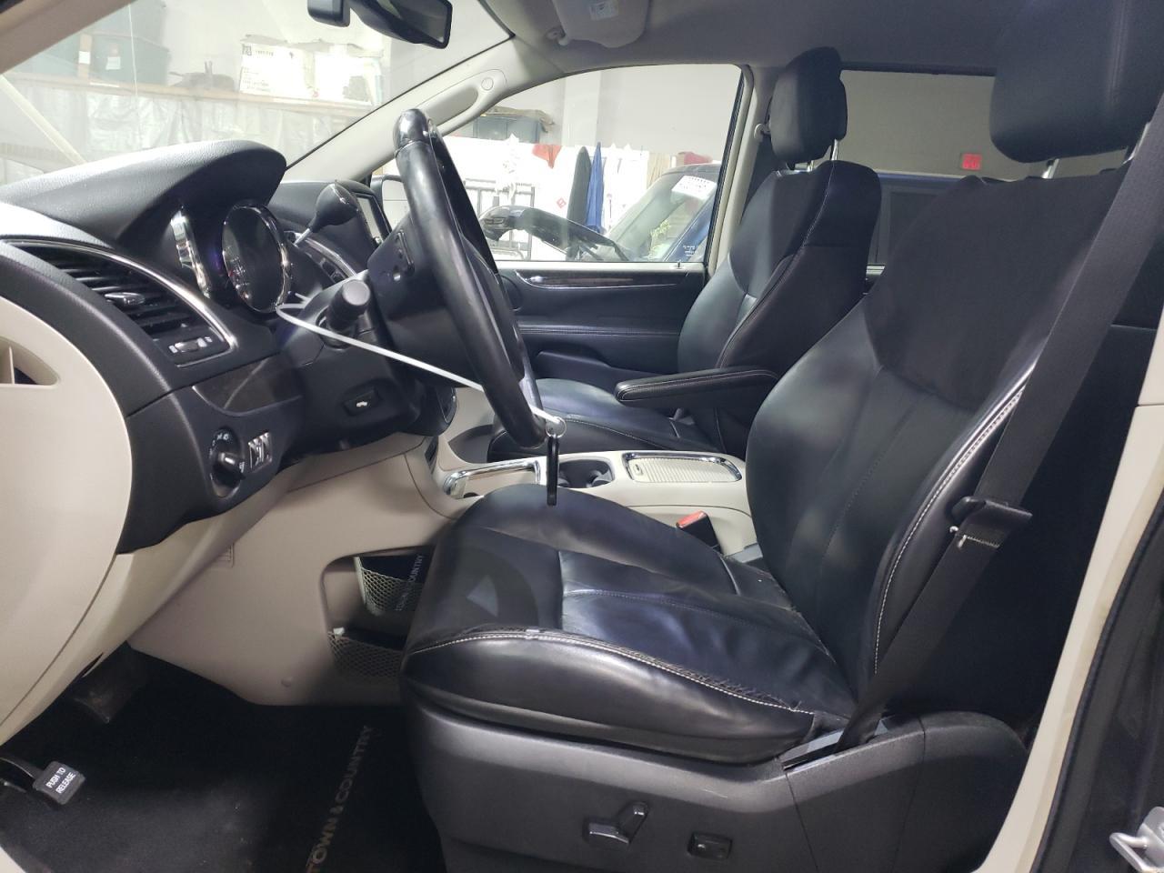 2014 CHRYSLER TOWN & COU - Image 7