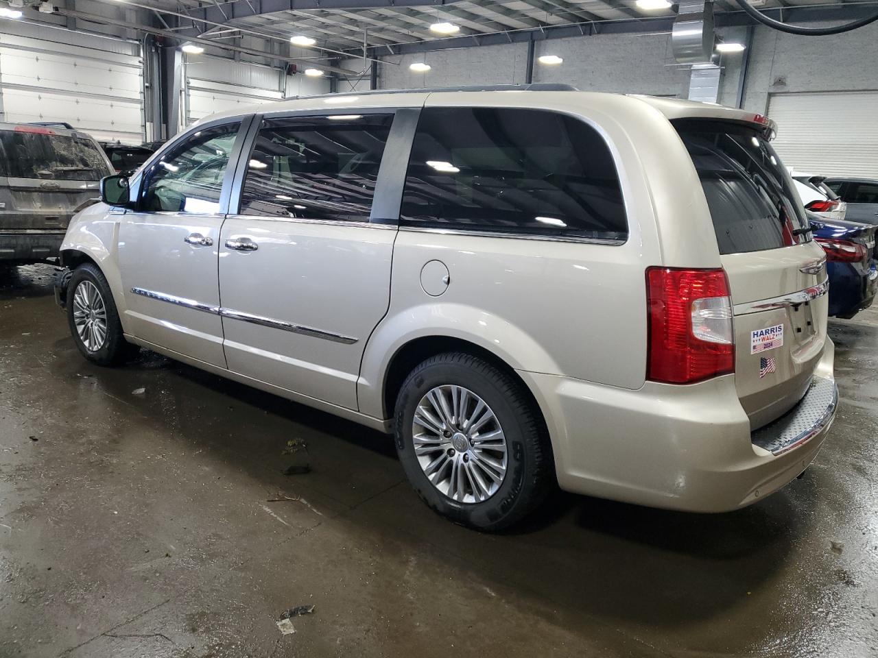 2014 CHRYSLER TOWN & COU - Фото 2
