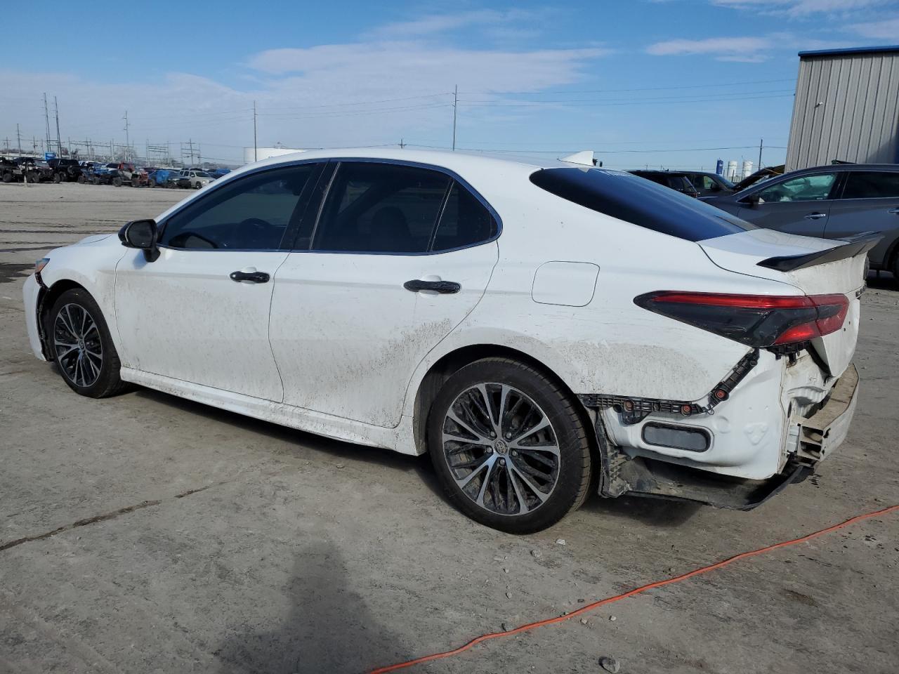 2020 TOYOTA CAMRY SE - Image 2