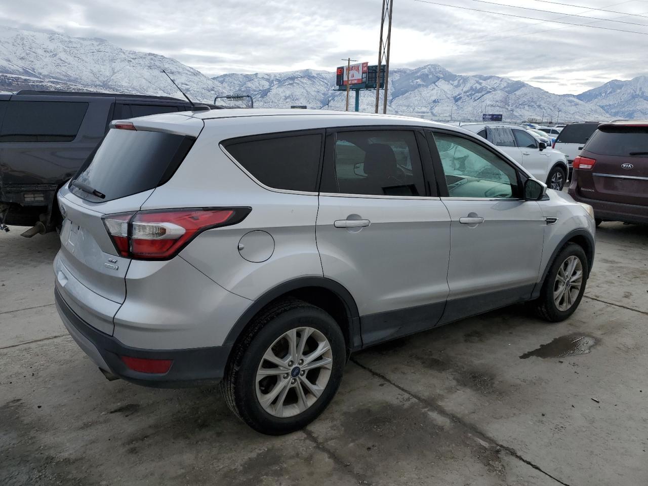2017 FORD ESCAPE SE - Фото 3