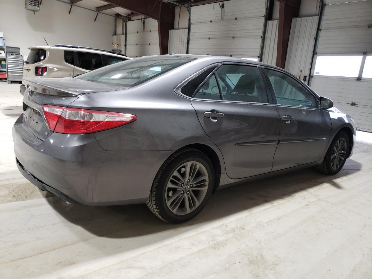 2016 TOYOTA CAMRY LE - Фото 3
