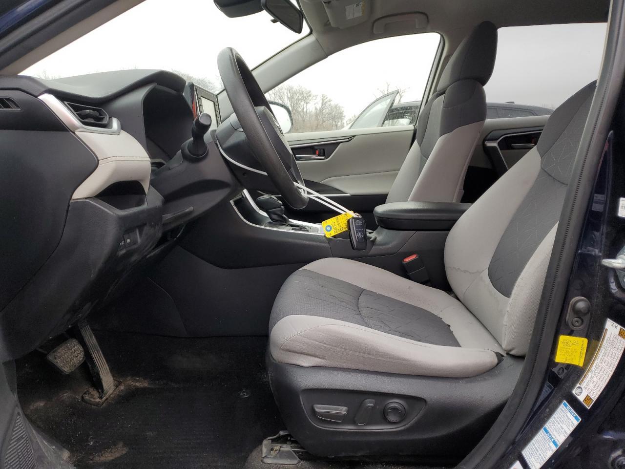 2020 TOYOTA RAV4 XLE - Image 7