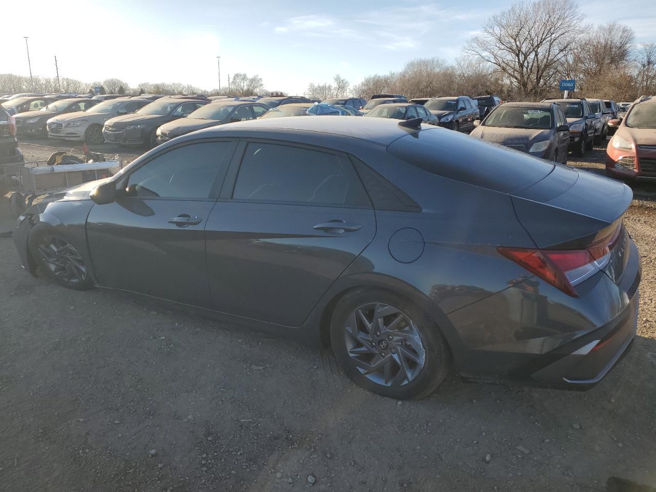 2024 HYUNDAI ELANTRA SE - Фото 2