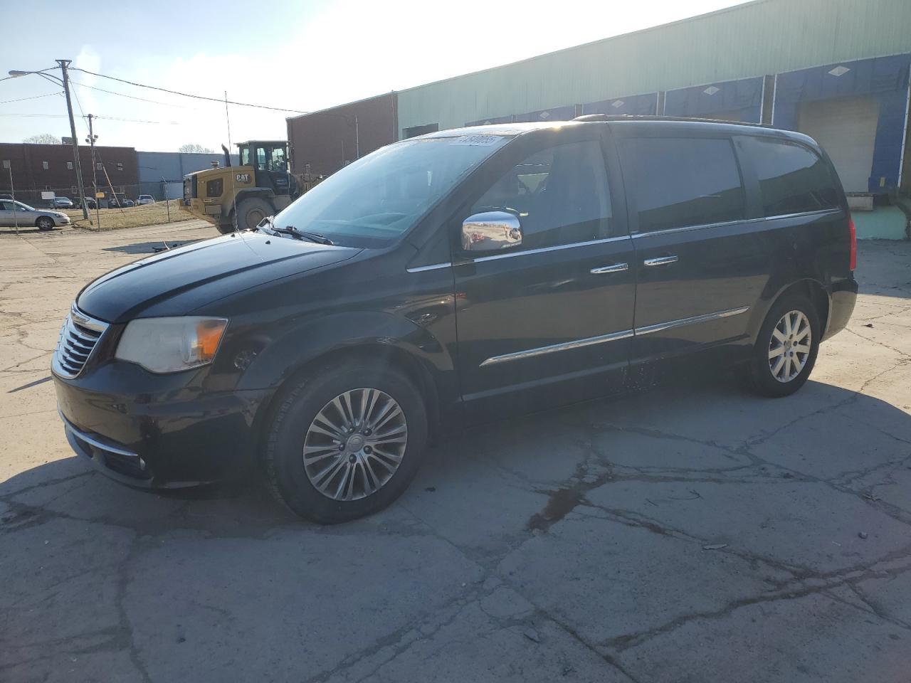 2014 CHRYSLER TOWN & COU