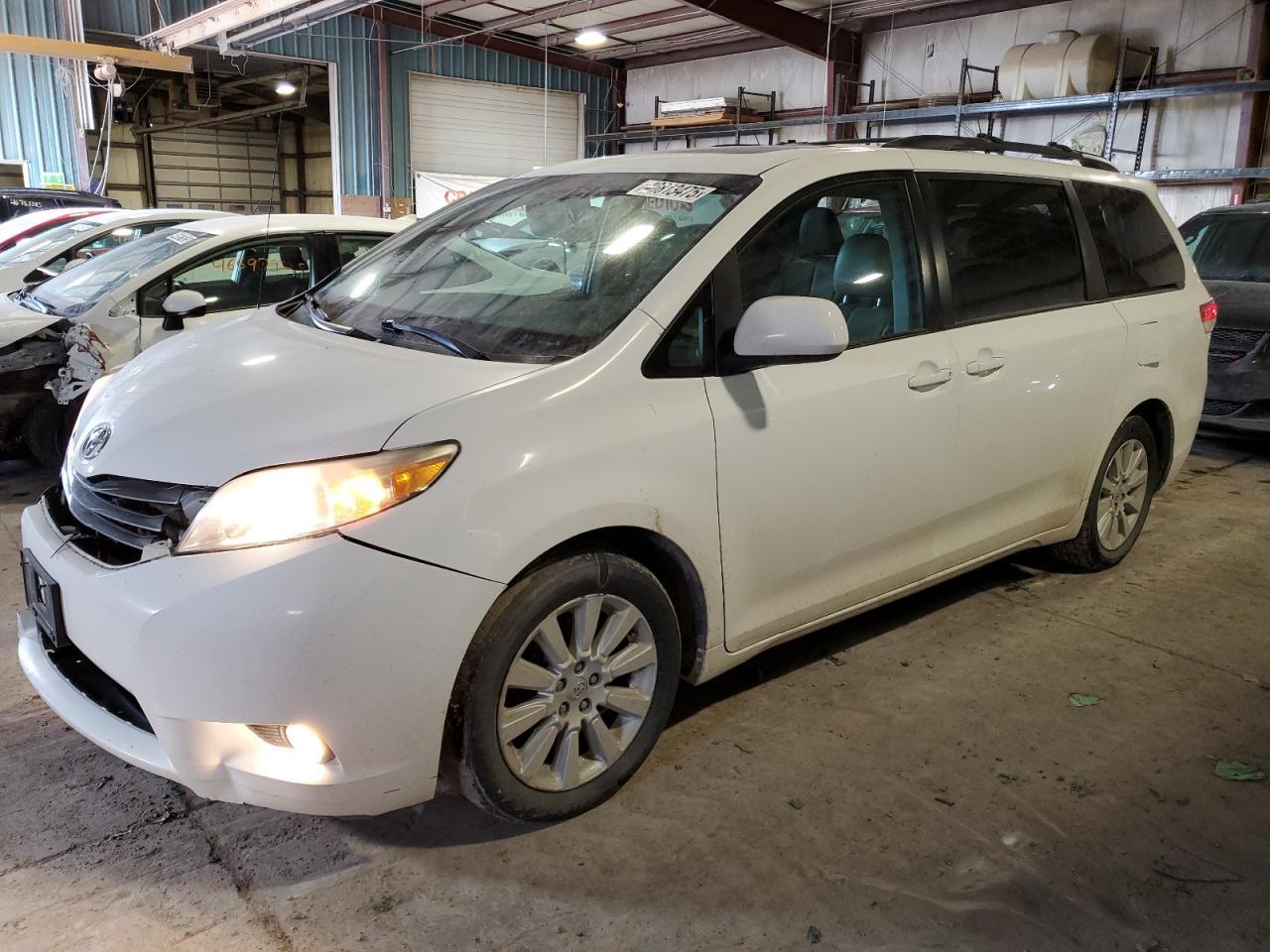 2011 TOYOTA SIENNA XLE