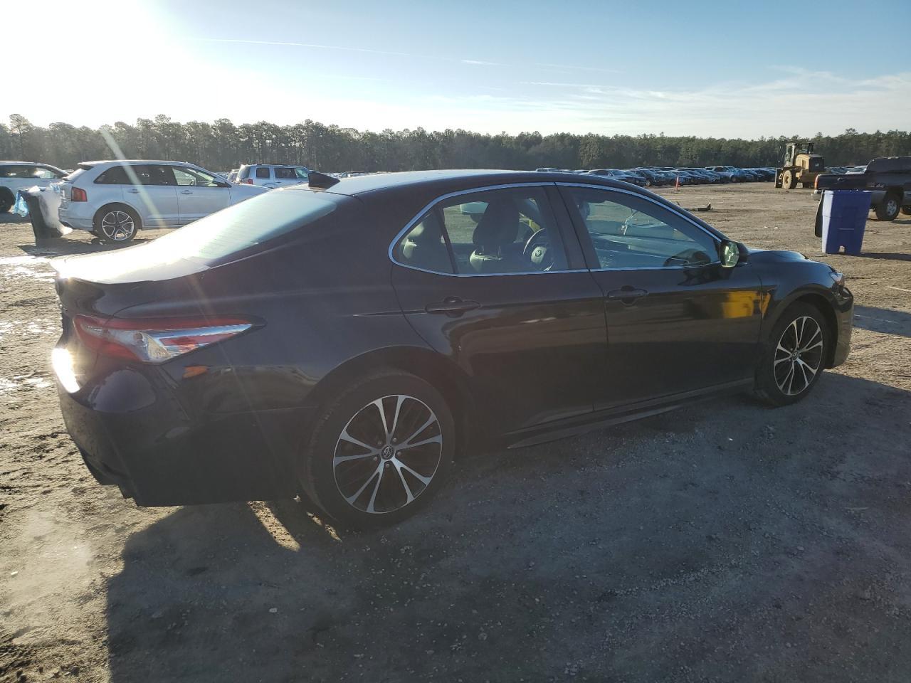 2018 TOYOTA CAMRY L - Фото 3