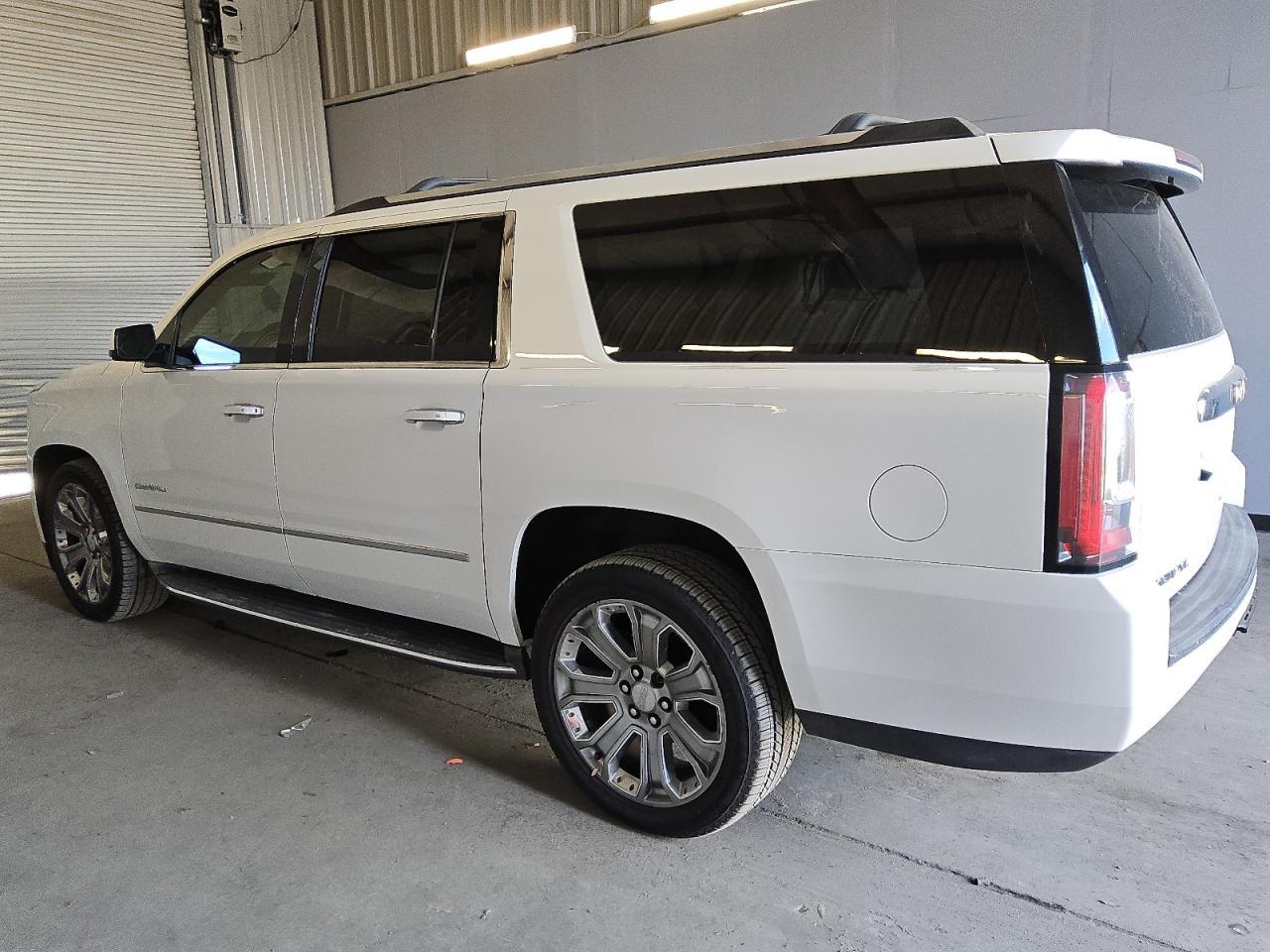 2016 GMC YUKON XL D - Фото 2