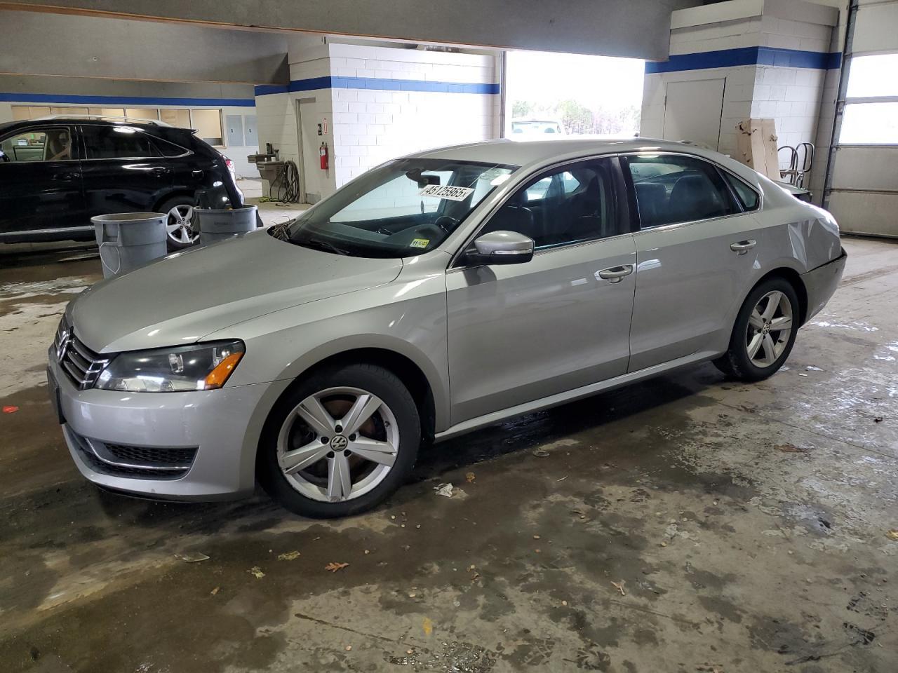 2013 VOLKSWAGEN PASSAT SE