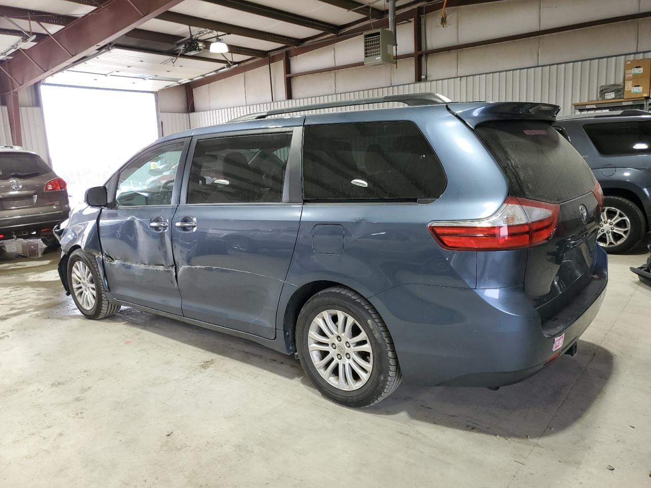 2015 TOYOTA SIENNA XLE - Image 2