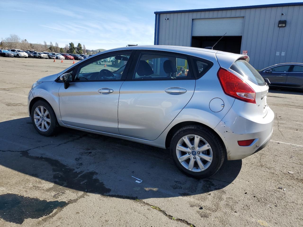 2013 FORD FIESTA SE - Image 2