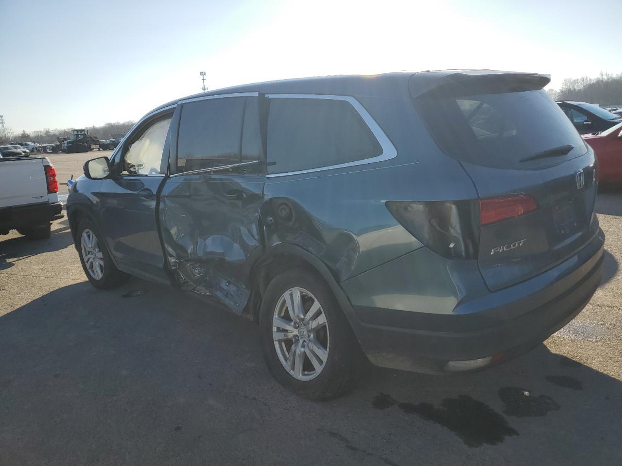 2017 HONDA PILOT LX - Фото 2