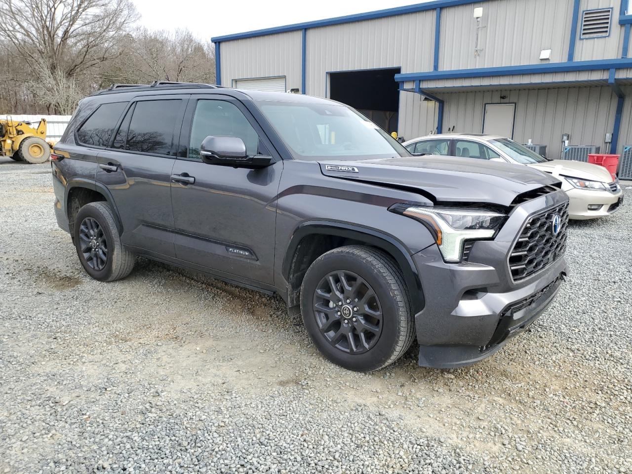 2023 TOYOTA SEQUOIA SR - Фото 4