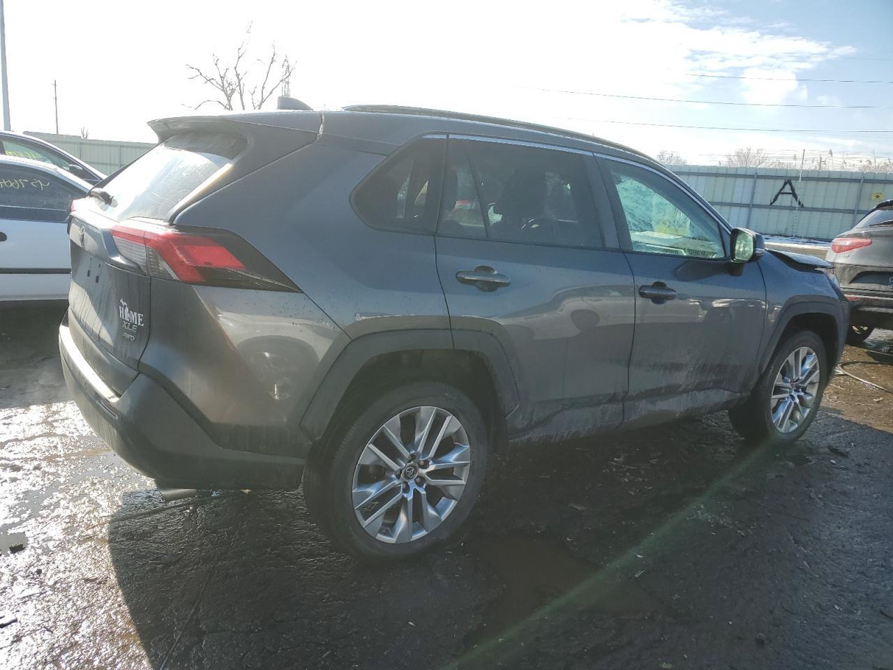 2019 TOYOTA RAV4 XLE P - Image 3