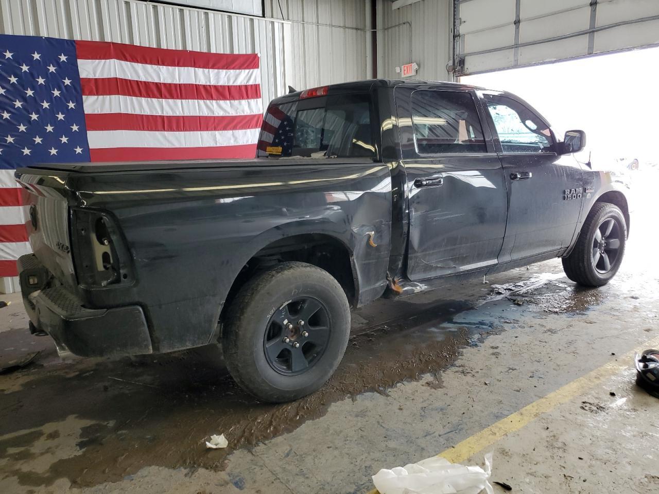 2017 RAM 1500 SLT - Фото 3