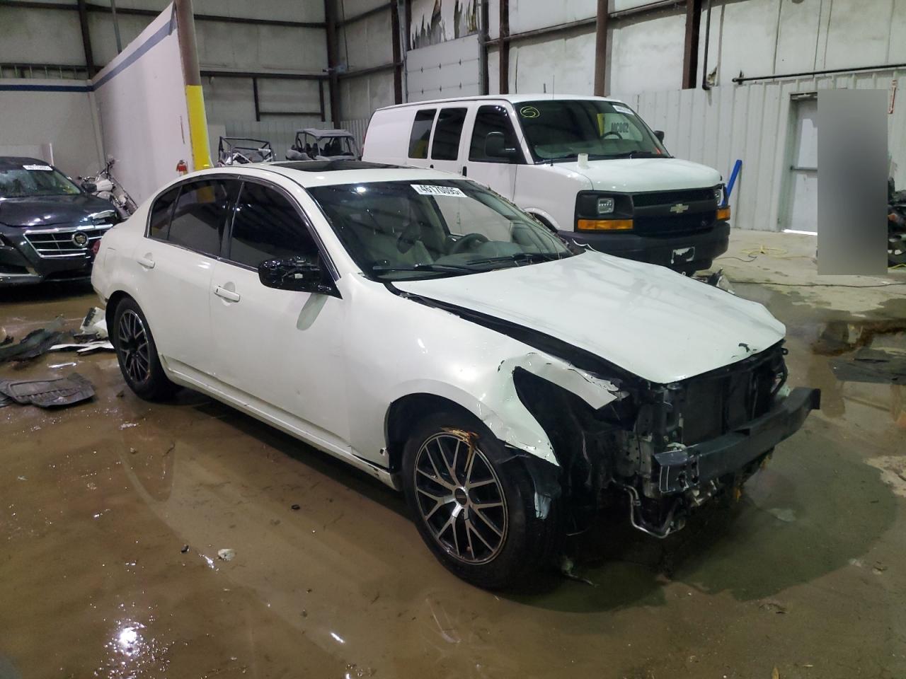 2011 INFINITI G37 - Image 4