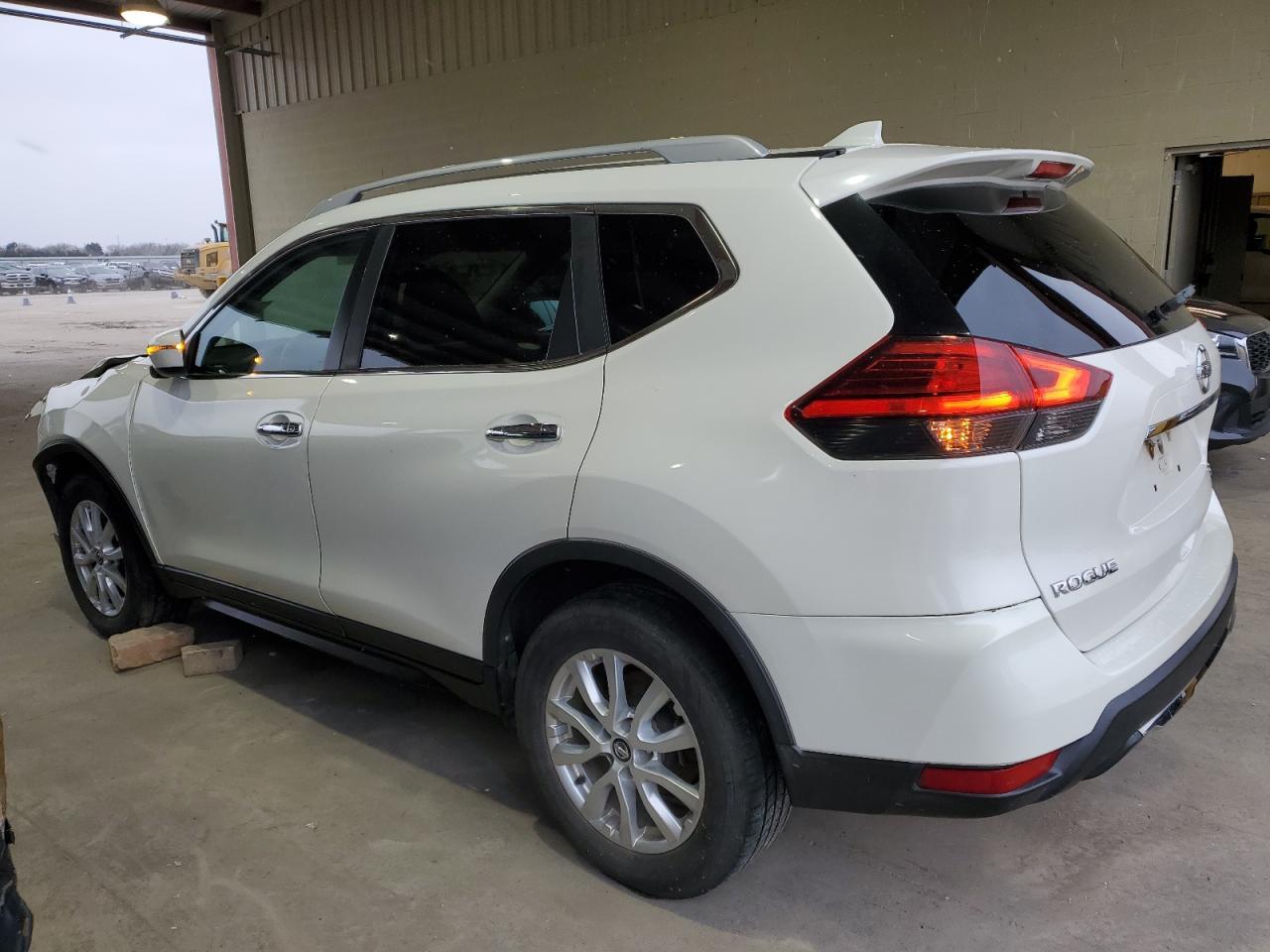 2017 NISSAN ROGUE SV - Image 2