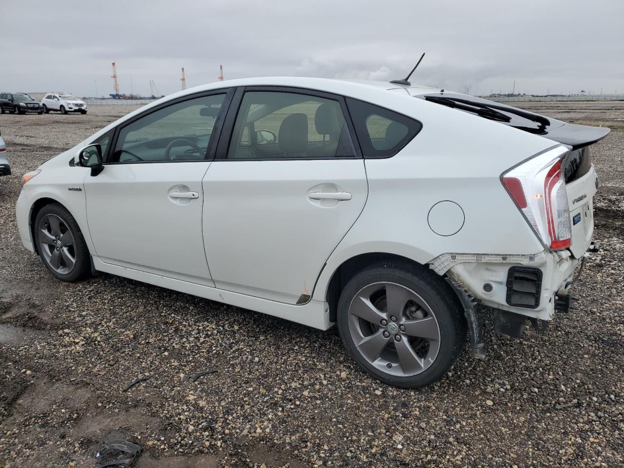 2015 TOYOTA PRIUS - Image 2
