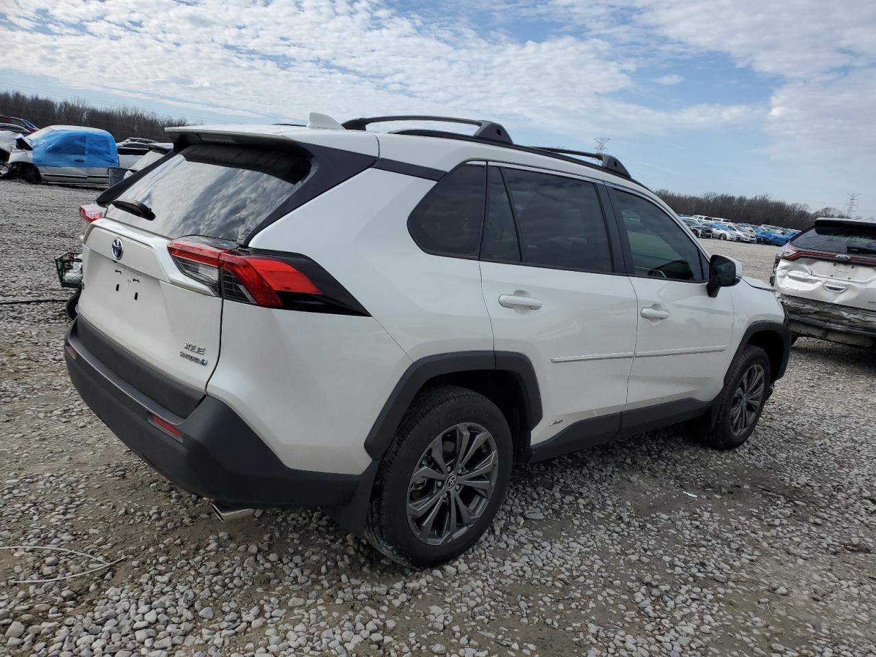 2022 TOYOTA RAV4 XLE P - Фото 3