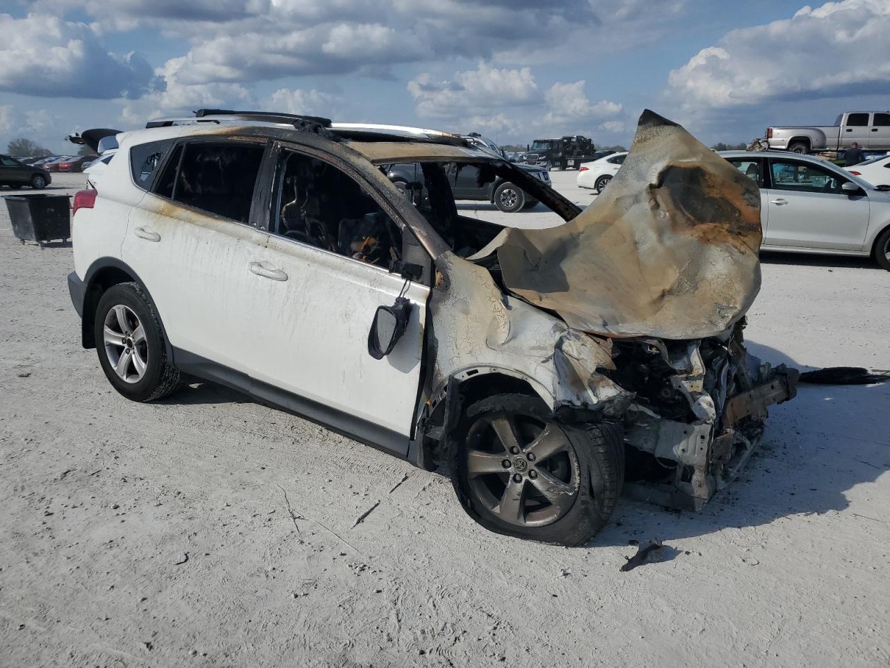 2015 TOYOTA RAV4 XLE - Фото 4