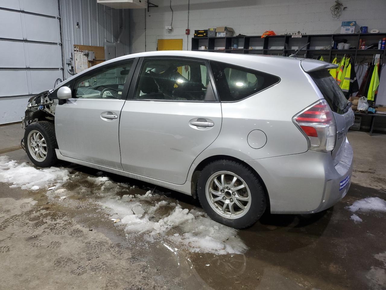 2017 TOYOTA PRIUS V - Image 2