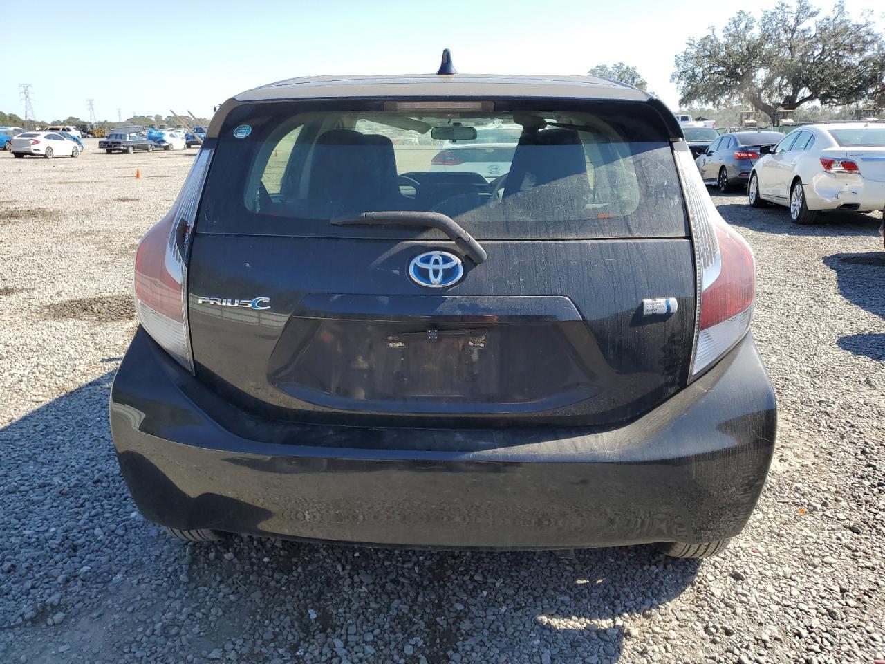 2015 TOYOTA PRIUS C - Image 6