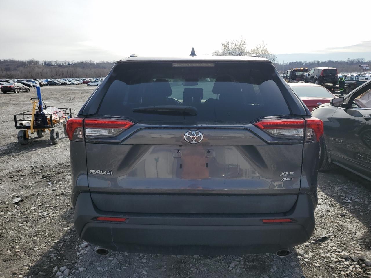 2019 TOYOTA RAV4 XLE P - Фото 6