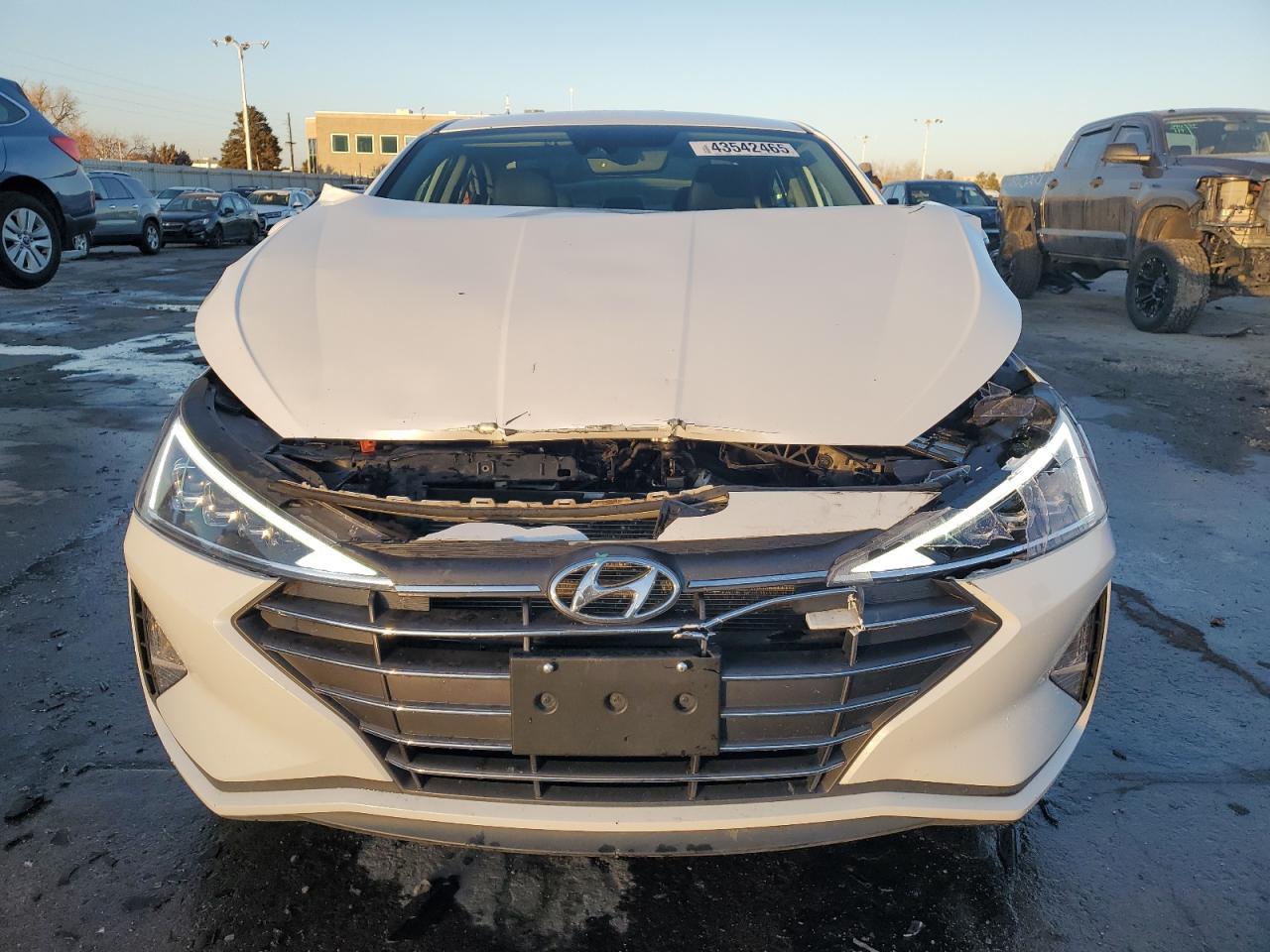 2019 HYUNDAI ELANTRA SE - Фото 5