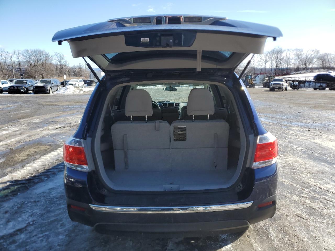 2011 TOYOTA HIGHLANDER - Image 6