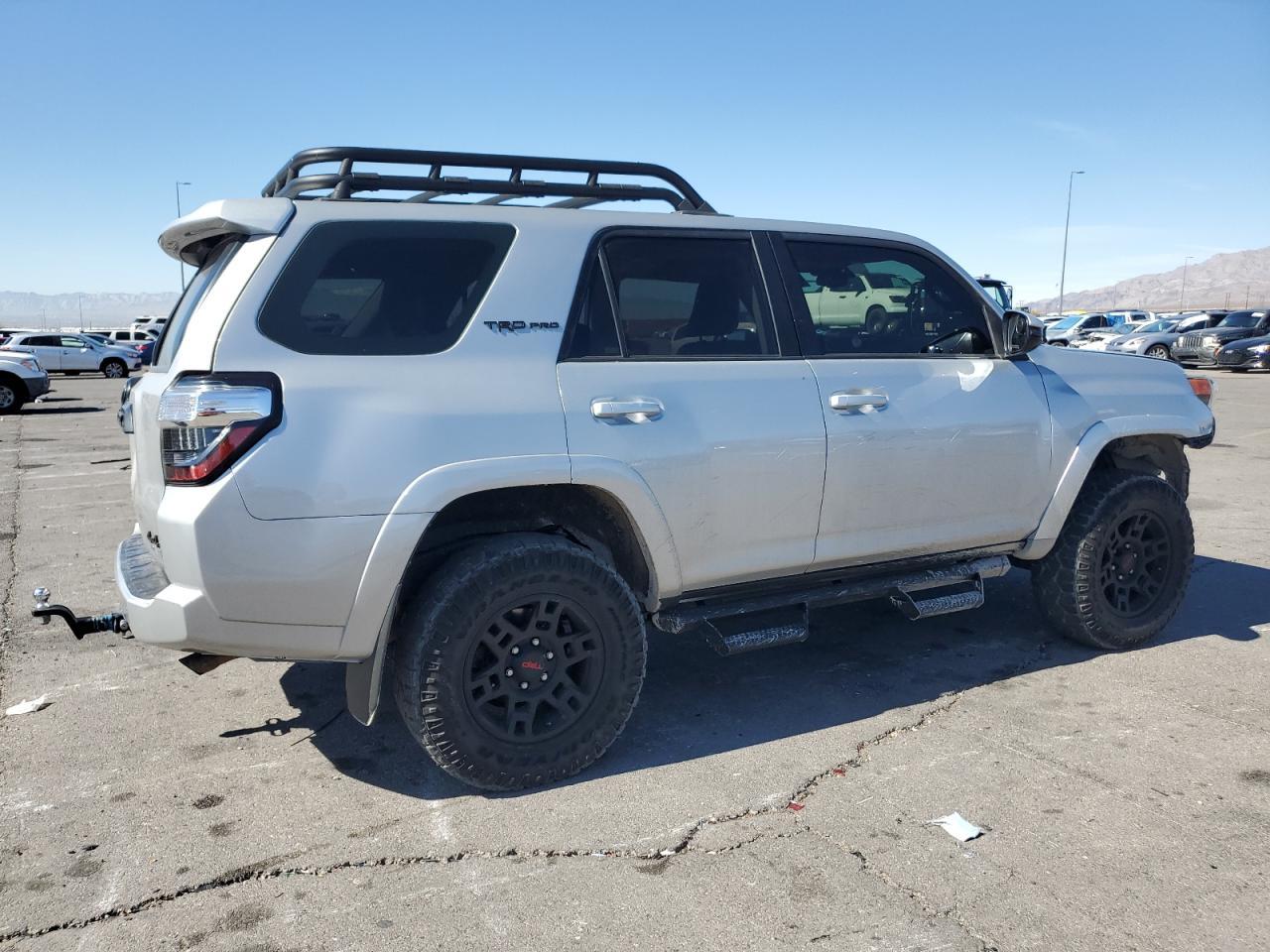 2018 TOYOTA 4RUNNER SR - Фото 3