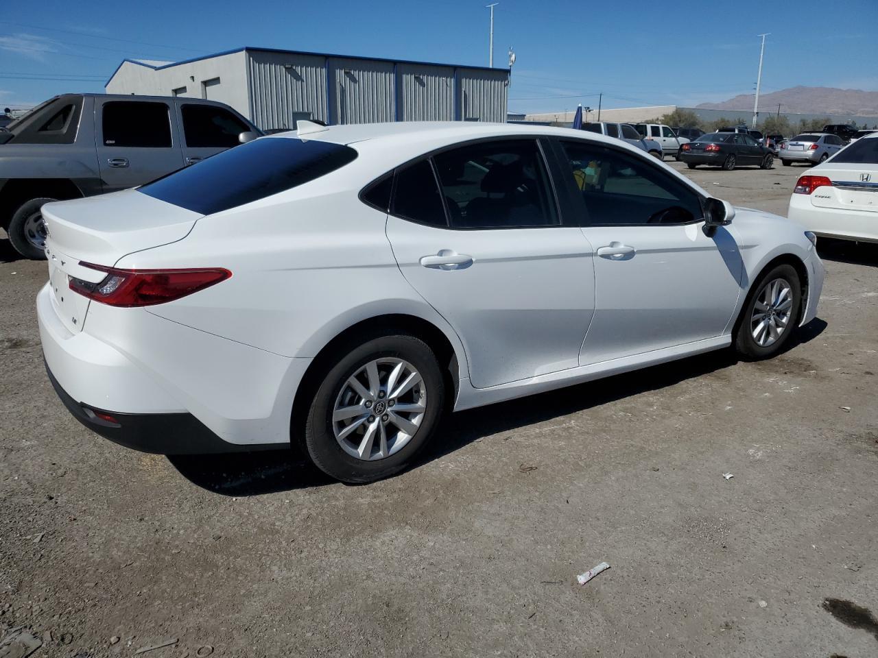 2025 TOYOTA CAMRY XSE - Фото 3