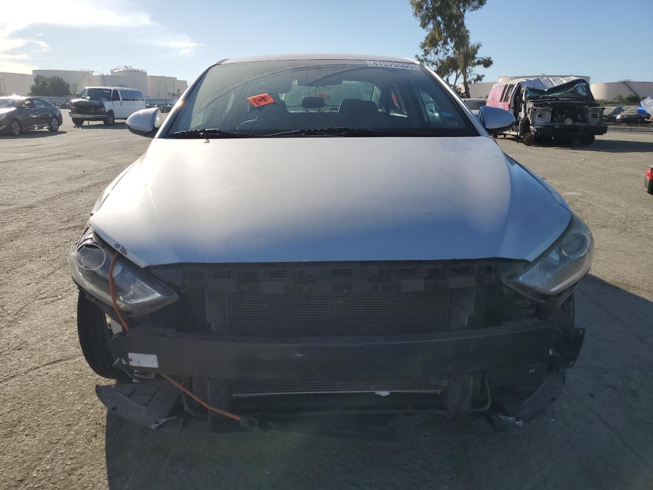2017 HYUNDAI ELANTRA SE - Фото 5