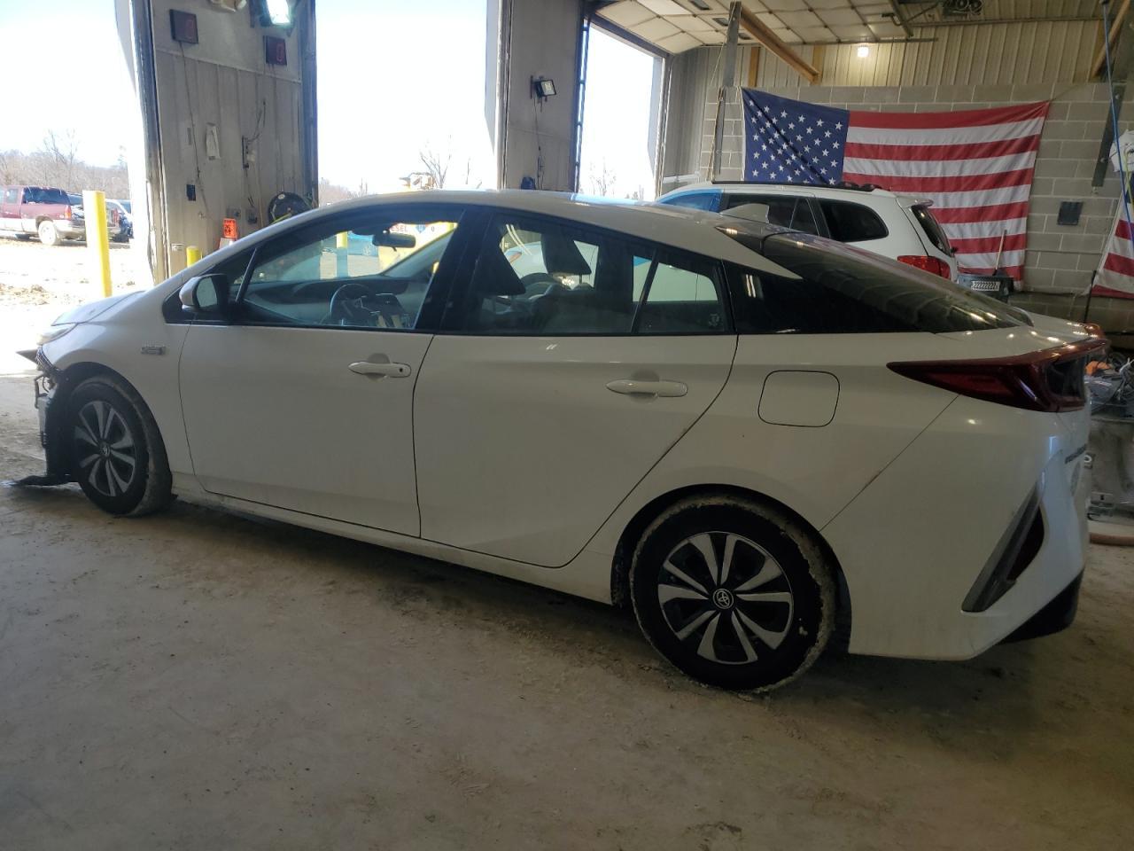 2018 TOYOTA PRIUS PRIM - Image 2