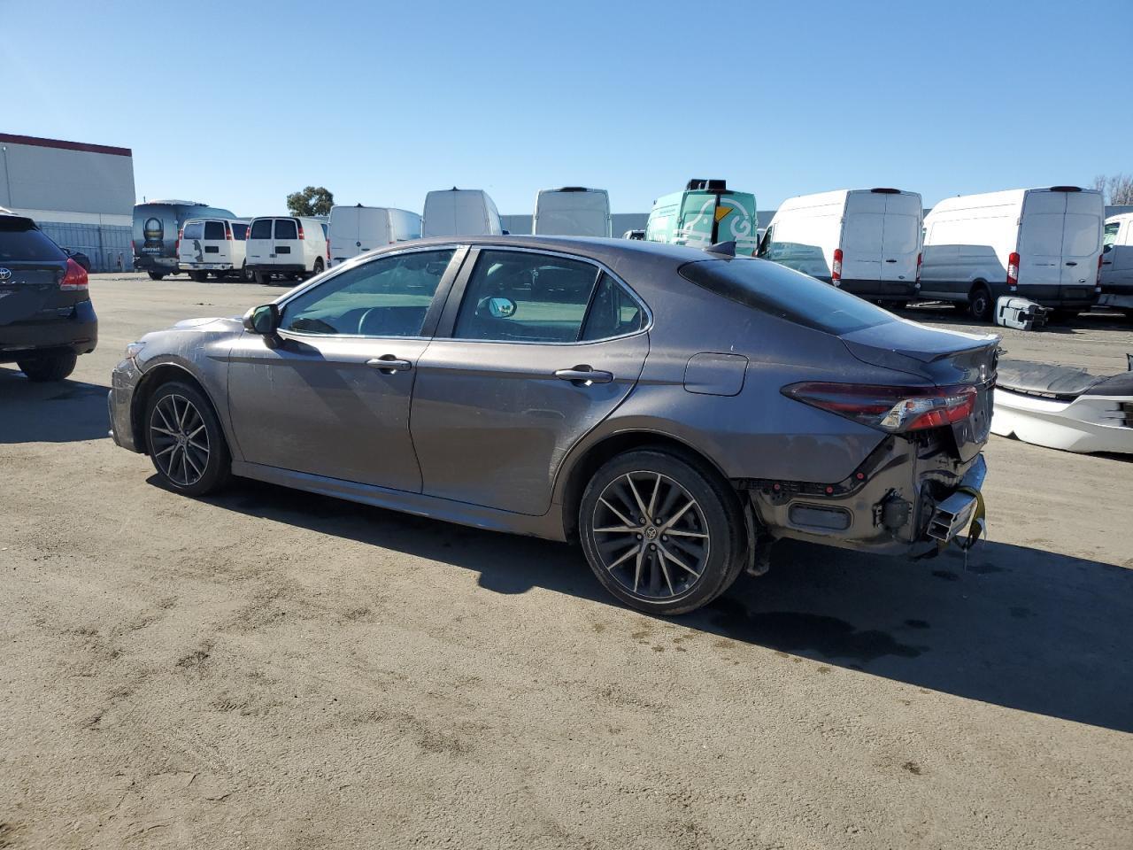 2021 TOYOTA CAMRY SE - Фото 2