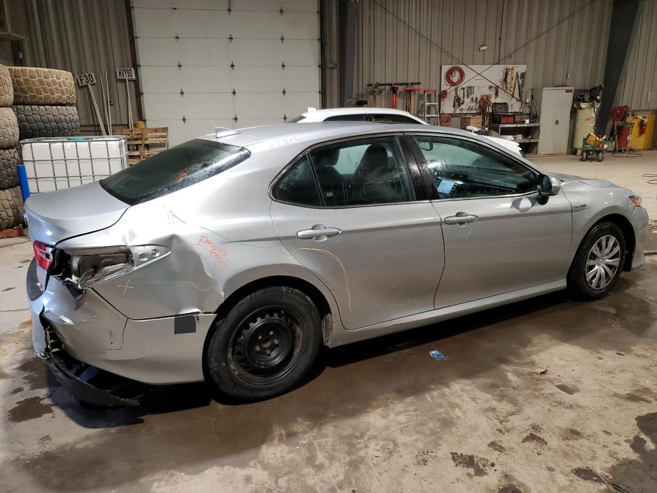 2019 TOYOTA CAMRY LE - Image 3