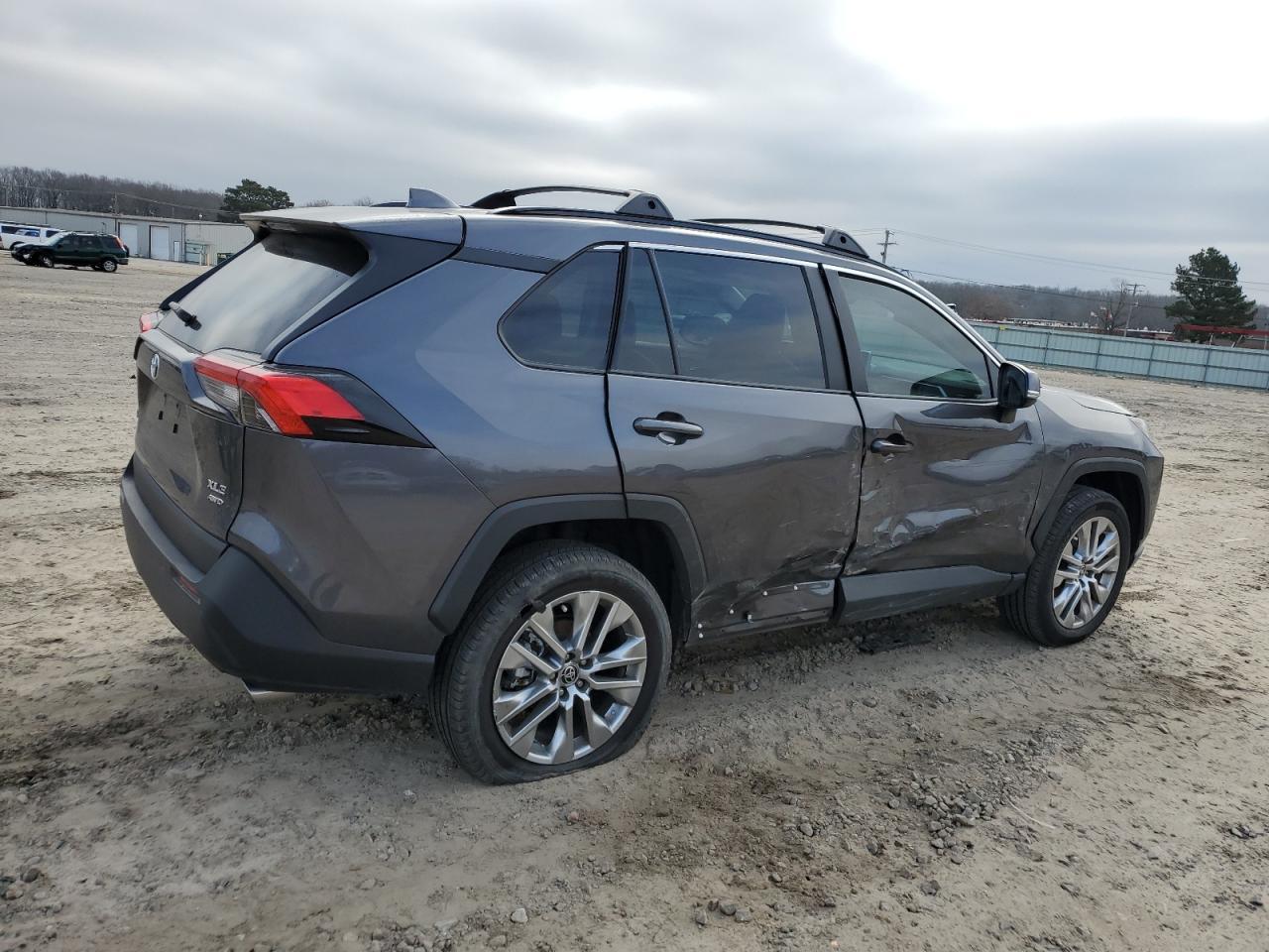 2024 TOYOTA RAV4 XLE P - Фото 3