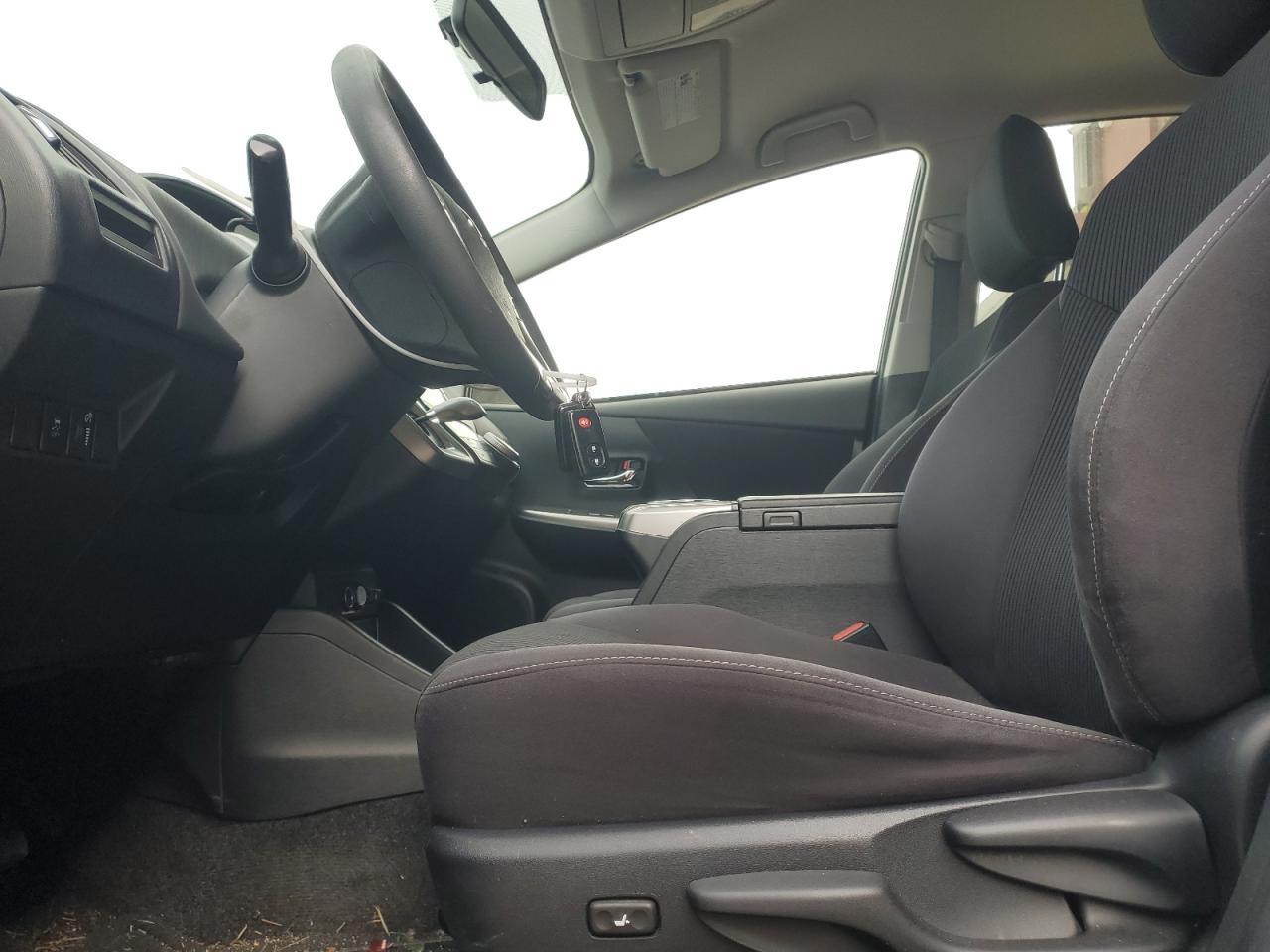 2015 TOYOTA PRIUS V - Image 7