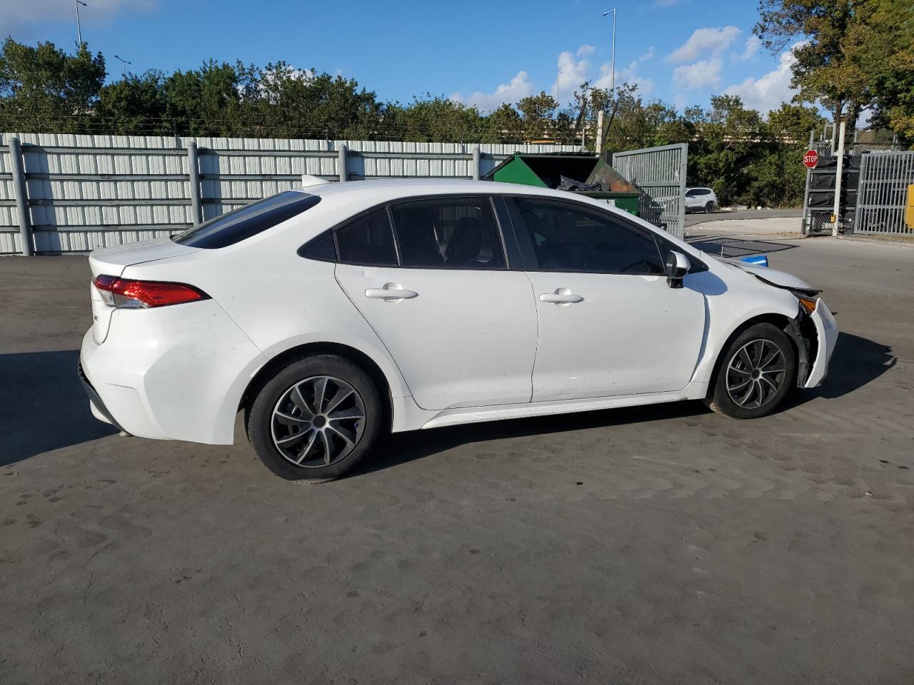 2021 TOYOTA COROLLA LE - Фото 3