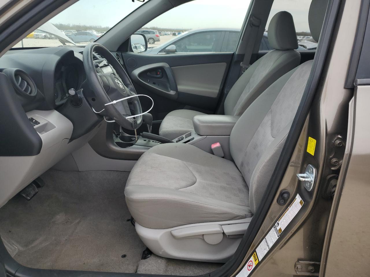 2011 TOYOTA RAV4 - Фото 7