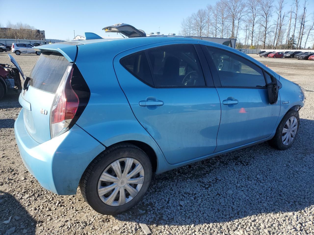 2015 TOYOTA PRIUS C - Image 3