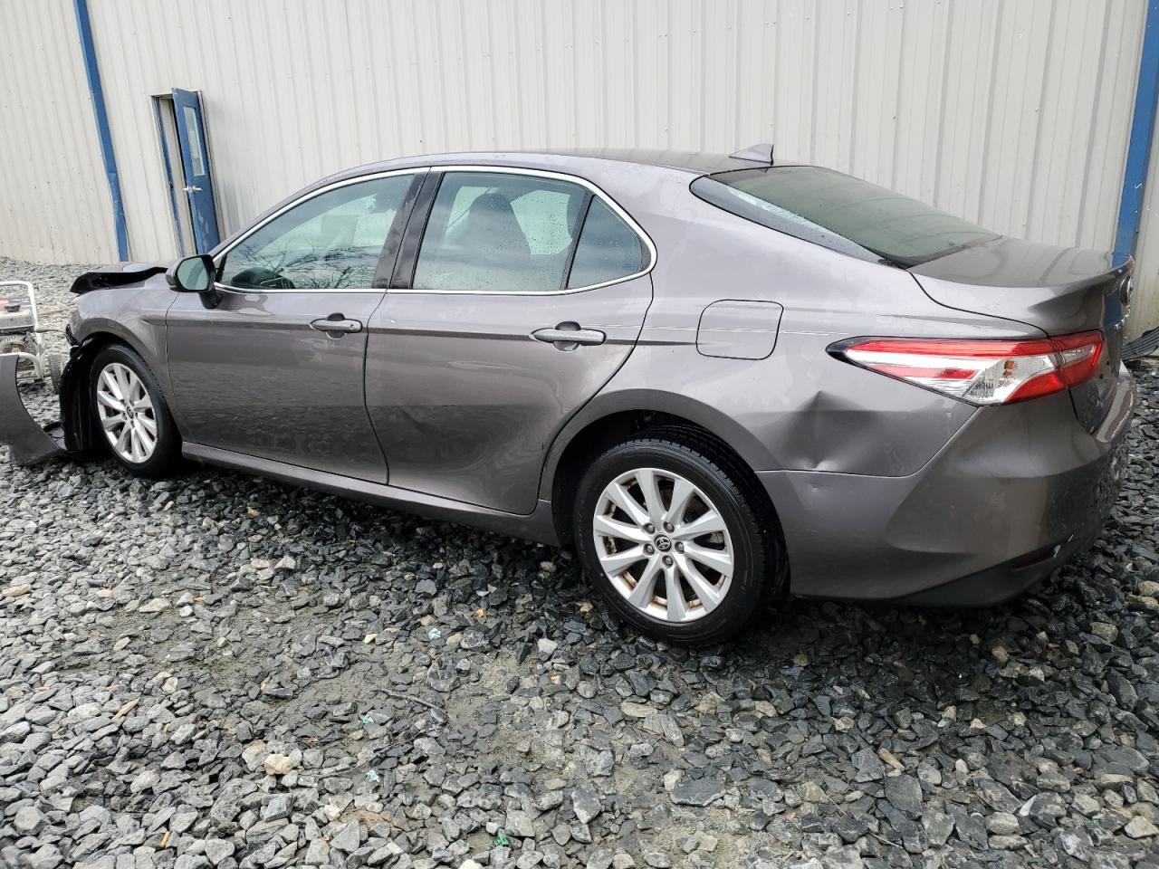 2020 TOYOTA CAMRY LE - Фото 2