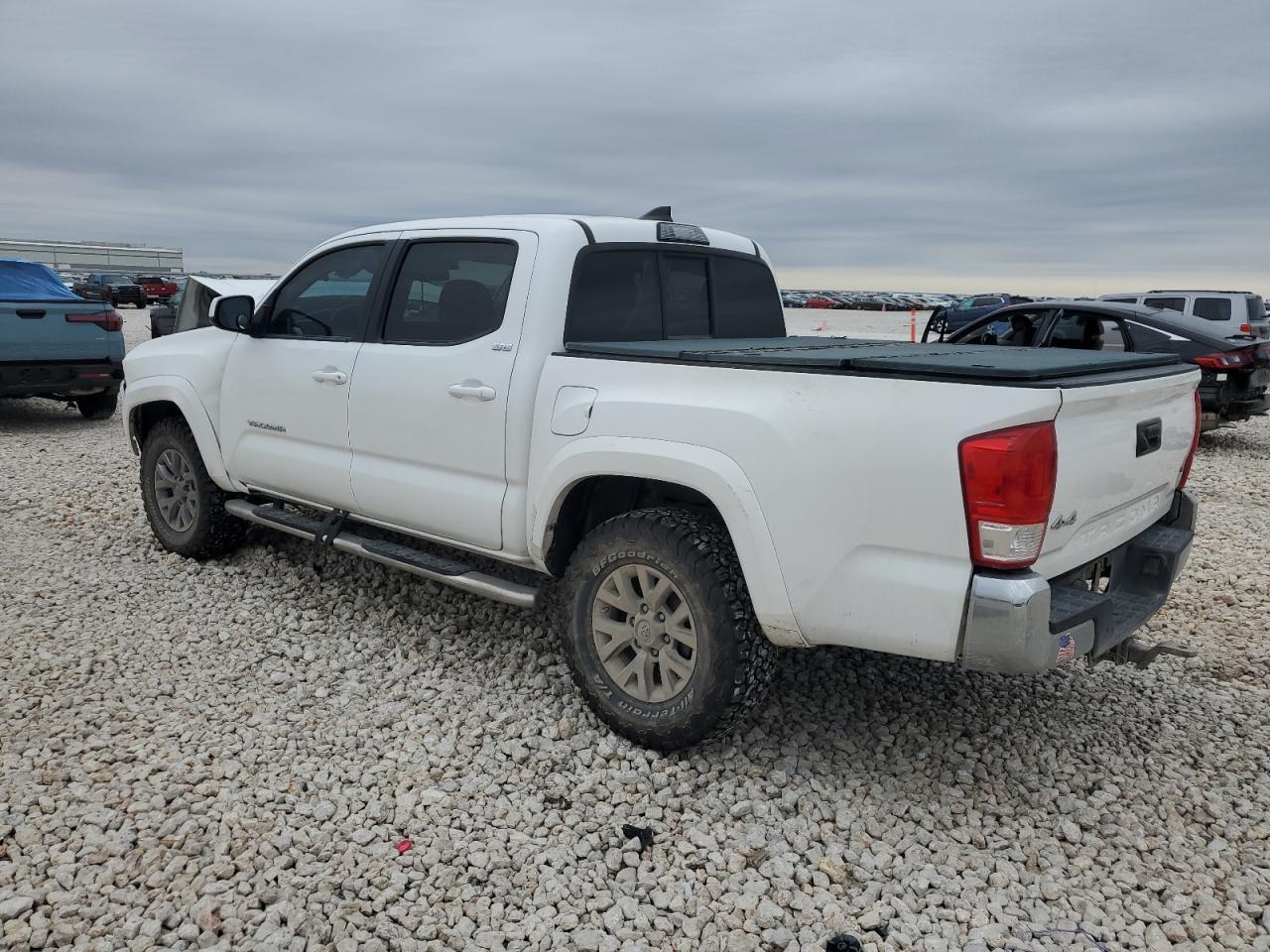 2017 TOYOTA TACOMA DOU - Фото 2