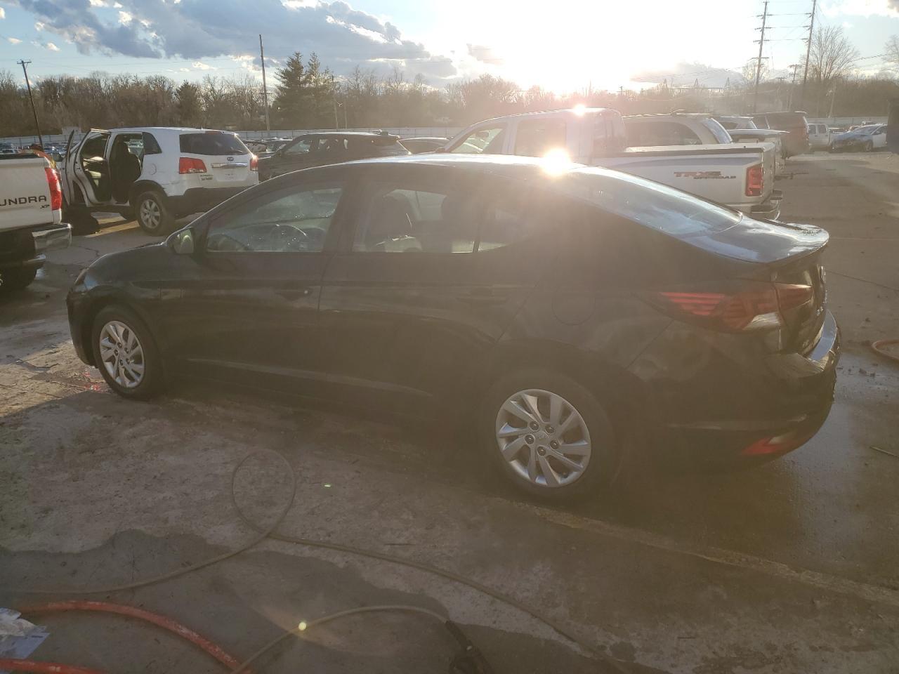 2019 HYUNDAI ELANTRA SE - Фото 2