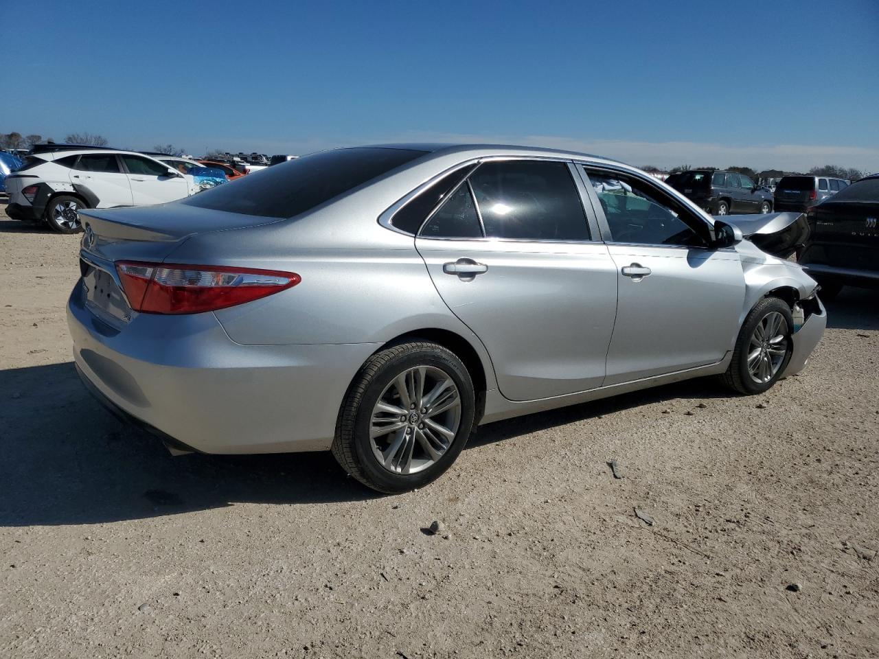 2017 TOYOTA CAMRY LE - Фото 3