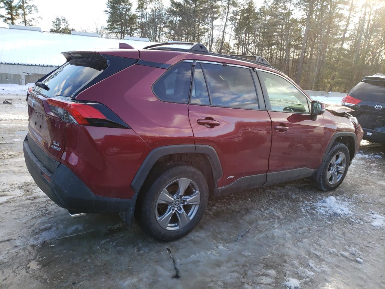2022 TOYOTA RAV4 XLE - Фото 3