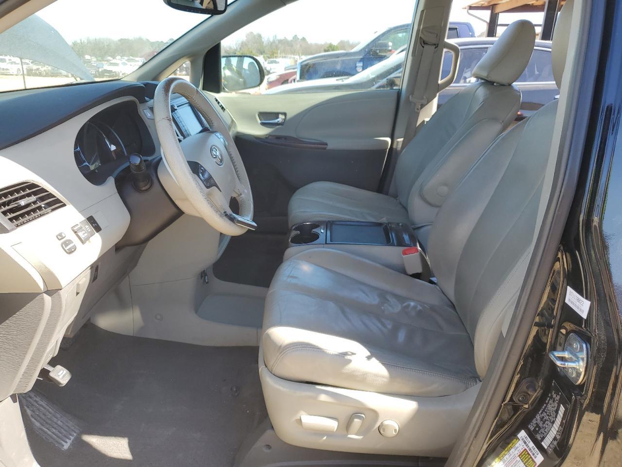 2011 TOYOTA SIENNA XLE - Фото 7