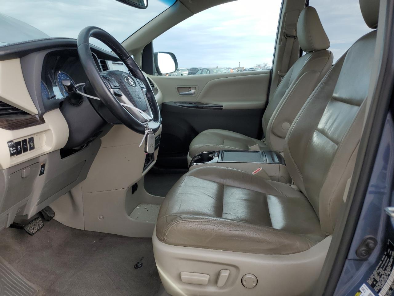 2015 TOYOTA SIENNA XLE - Фото 7